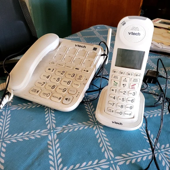 Phone - Picture 2 of 4